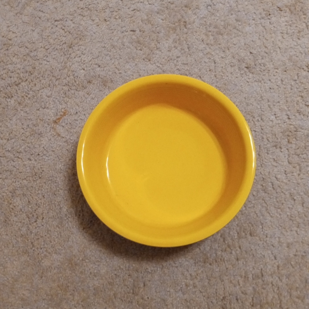 GORGEOUS VTG FIESTA 10" Yellow Round Bakeware Bowl.